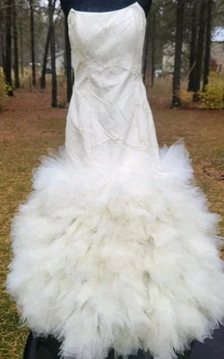 Vestido de novia Fashion By ZOYA Silhouette de tul acampanado aspecto emplumado marfil crema Foto 1 de 4