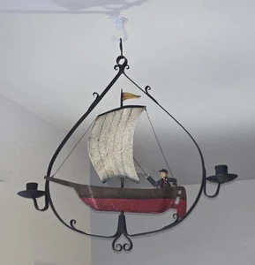 Unikat hängender Mann im Boot Retro Stil Sammlerstück Deckenkunst mit 2 Kerzenhalter - Bild 1 von 22