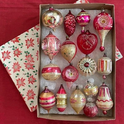 17 VINTAGE ANTIQUE 1910-1920s GERMAN GLASS CHRISTMAS ORNAMENTS : LARGE INDENTS! - Image 1 of 4