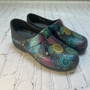 Crocs Work Neria Pro grafischer rutschfester Clog Damengröße 9 - Bild 1 von 11