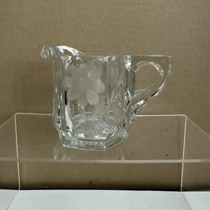 Vintage Floral geätztes Glas SAHNEKÄNNCHEN Krug klar EAPG - Bild 1 von 8