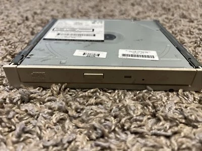 Vintage part. COMPAQ 19770330-45 GPS-DRV 24X CD ROM - Image 1 of 4