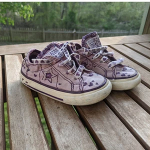 Zapatillas Converse Kids One Star Púrpura Corazones Talla 5 - Imagen 1 de 8
