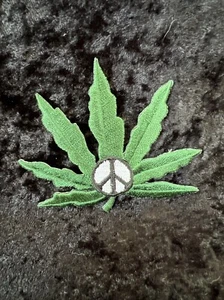 Peace marijuana Pot Leaf VINTAGE HAT VEST PATCH BADGE HIPSTER BIKER NOVELTY #56 - Picture 1 of 3