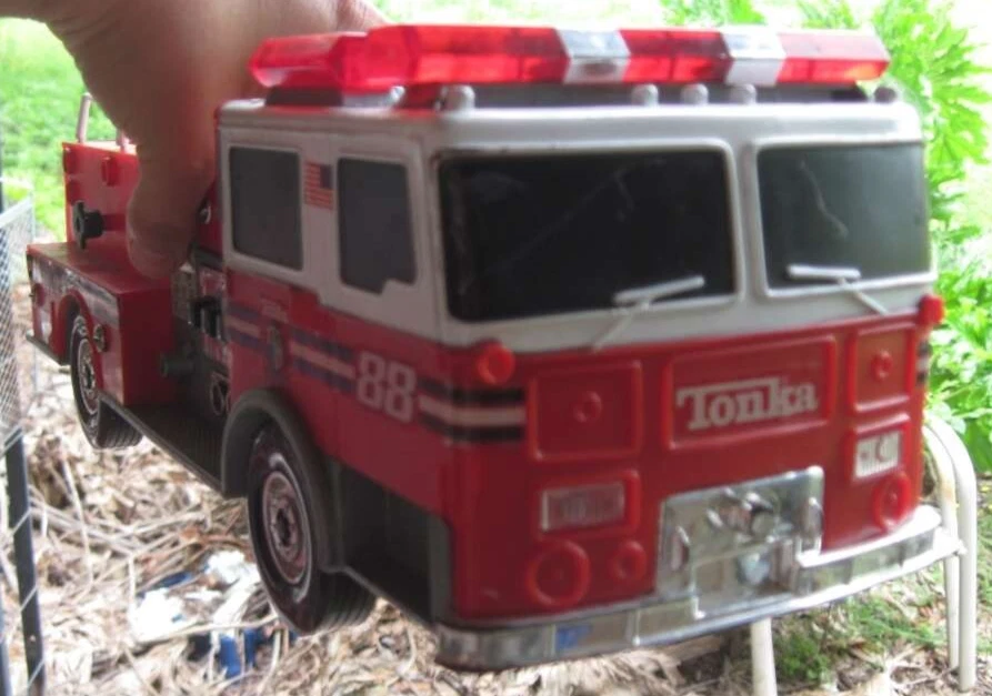 Camión de bomberos Tonka 1992 Funrise 2002 Hasbro usado algunos daños Foto 1 de 4