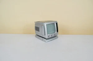 PICCOLO TELEVISORE PORTATILE VINTAGE CON RADIO - Foto 1 di 6