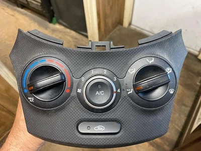Hyundai Accent 2012-2014 calefacción climatización control de temperatura aleta opaca con aire acondicionado Foto 1 de 2