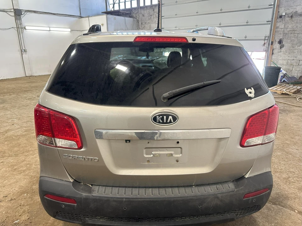 11 12 13 起亚索伦托后备箱/甲板/舱口/尾门 — 第 1/3 张图片