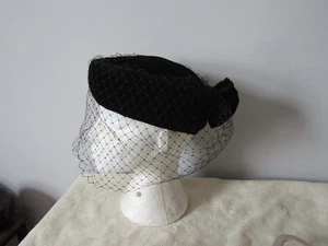Damen Vintage schwarz Samt Pillendose Hut mit Netz Schleier Hochzeit formell Rennen Hut - Bild 1 von 4