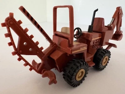 1:43 Ditch Witch 4010 With  Backhoe By Ertl 1384       Great with 1:50 Scale - Image 1 of 4