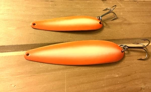Dos (2) cucharas de arrastre Moonshine agente brillante patrón de color naranja estándar y cargador - Imagen 1 de 3