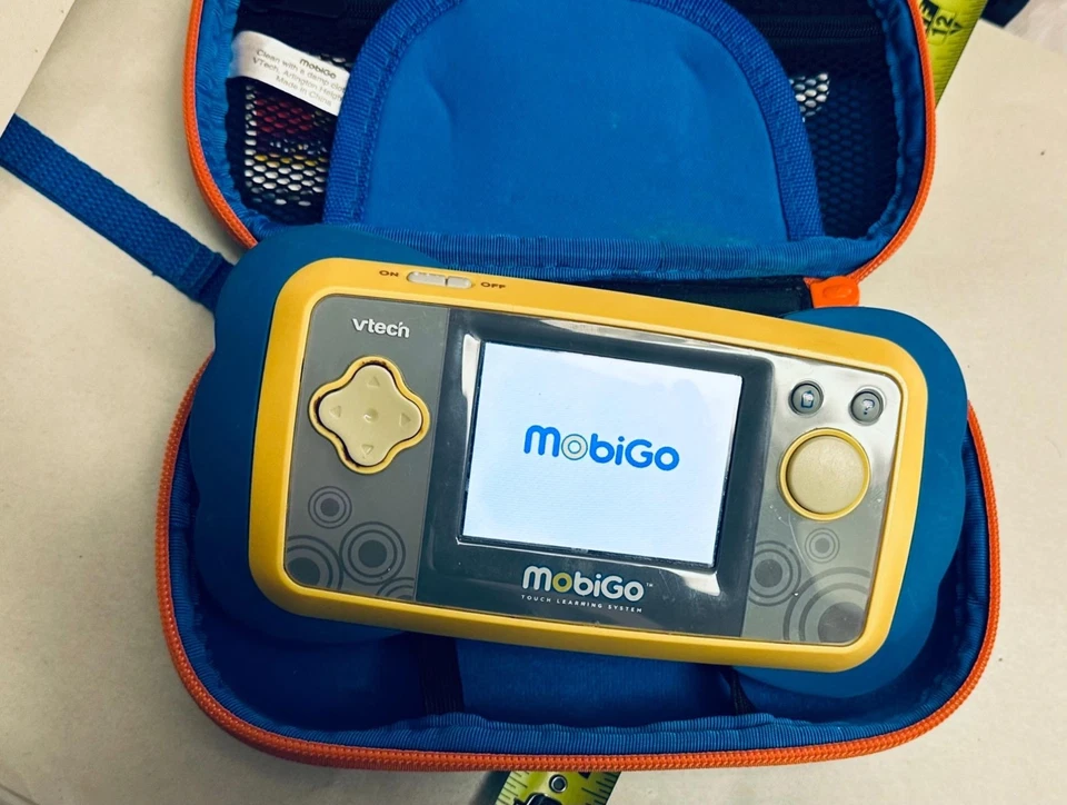 MobiGo Touch  + 6 Games Penguins Toy Story 3 Thomas, Kung Fu Panda Chugginton - Image 1 of 1