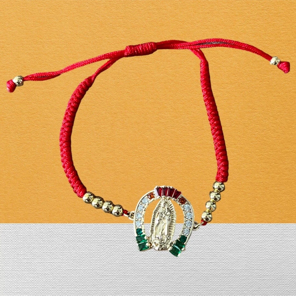 Pulcera de Hilo Rojo y Oro Laminado 14 son Diferentes Dijes para Protección Foto 1 de 1