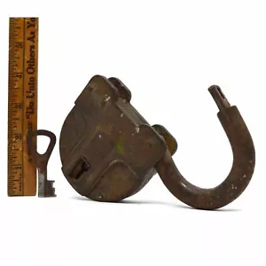 "Antiguo CANDADO DE HIERRO GRANDE DE 5" con cubierta/puerta de ojo de cerradura y llave de trabajo ¡sin marca RARO! - Imagen 1 de 12