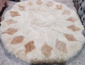 Large Sheepskin Rug - Picture 1 of 7