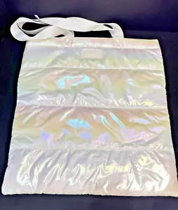 Bolso de Mano Bath & Body Works Iridiscent Puffy Solo Nuevo con Etiquetas - Imagen 1 de 3