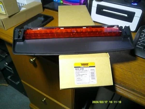 Luz de parada central de montaje alto Dorman 923-230, para algunas aplicaciones 09-15 A4 y 10-15 S4. - Imagen 1 de 2