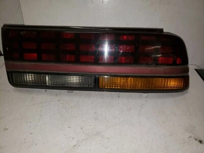 Pontiac Sunbird 1989 luz trasera lateral derecha con coletas Foto 1 de 4