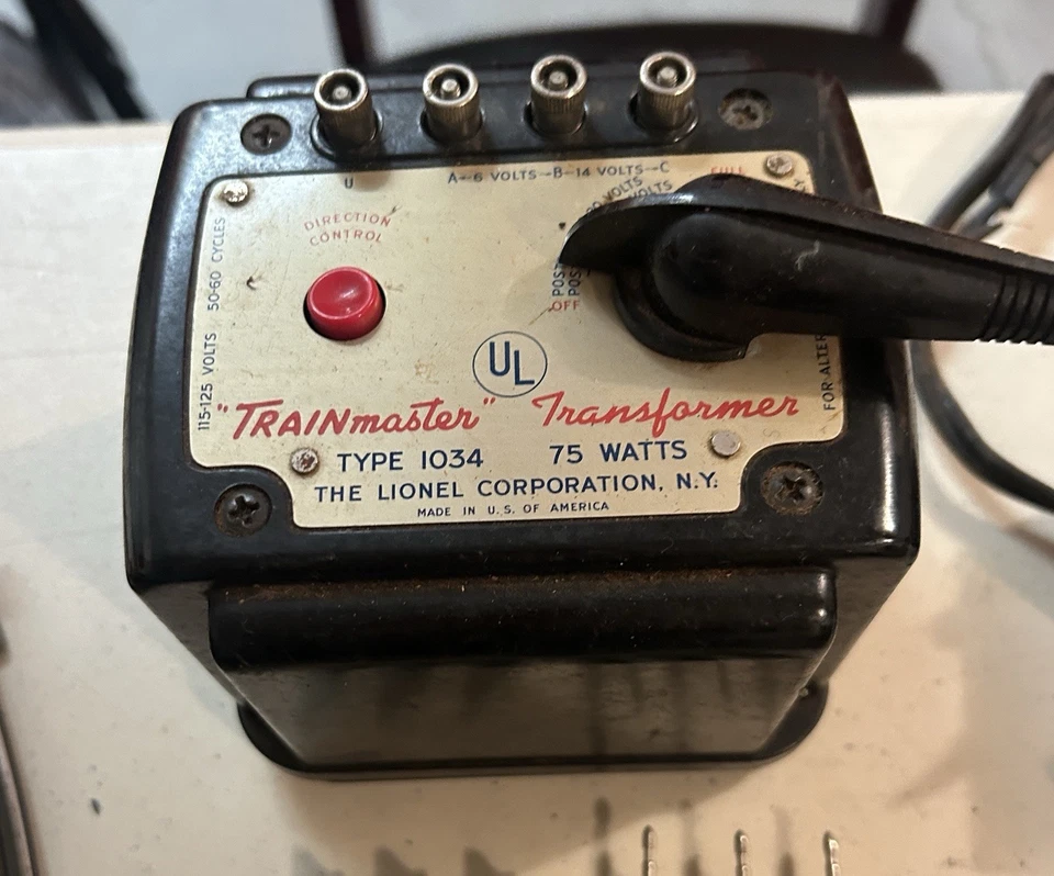 Transformador Trainmaster vintage Lionel tipo 1034 75 vatios 115-125 voltios EE. UU. Foto 1 de 1