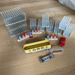LEGO Bastelkonvolut Vintage 1/87 H0 , Garagen VW1500, Mercedes Esso Ford Boxen - Bild 1 von 8
