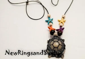 Meeresschildkröte Kordelkette Holzperlen Stern Fisch Muschel schwarz grau Harz - Bild 1 von 3