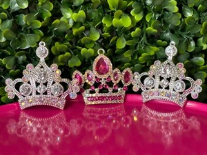 Set 3 perline pendenti corona cristallo nuove 2" x 1,75" (2) 2" x 1,5" (1) - Foto 1 di 6