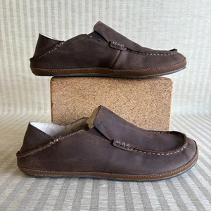 Olukai Moloa Shearling Pantofole Uomo Taglia 9 Marrone Foderate in Pelle Mocassini Slip On - Foto 1 di 21