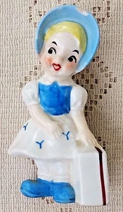 VINTAGE 1950'S UCAGCO HAND PAINTED CERAMIC LITTLE GIRL FIGURINE W/ SUITCASE - Picture 1 of 5
