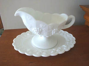 VINTAGE Westmoreland PANELED GRAPE  Gravy Boat with Bottom Tray  - Picture 1 of 1