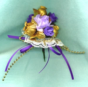 BARBIE DOLL LAVENDER & GOLD BOUQUET W/ FANCY LACE GOLD PEARLS & PURPLE RIBBON - Picture 1 of 2