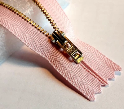 Cerniera indivisibile ROSA tonalità misura 3 catena in metallo varie... - Immagine 1 di 2