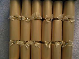 6 Elegant gold HANDMADE CHRISTMAS CRACKERS by IC INTERNATIONAL CRACKERS OF SYDNE - Picture 1 of 5