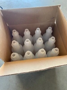 12 NEW 32 oz spray bottles (WITHOUT trigger sprayer) - CLEAR (GROUP 3) - Picture 1 of 3