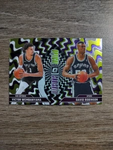Baloncesto óptico Donruss 2024-25 púrpura Holo Illusions Wembanyama & Robinson #5 - Imagen 1 de 2