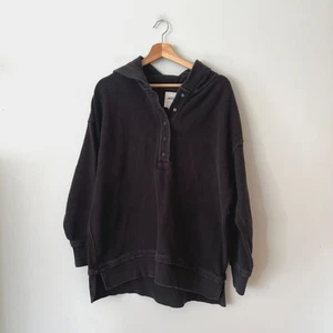 Sudadera con capucha Henley negra con textura de gran tamaño Aerie negra para mujer talla pequeña - Imagen 1 de 9