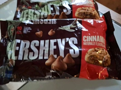 Hershey's Cinnamon Baking Chips, 10 Ounces (2 Bags) 8/2026 - Image 1 of 2
