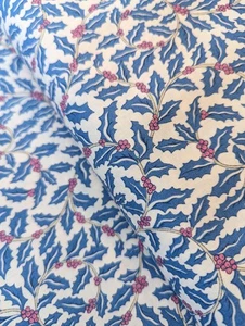 Acebo giratorio de tela de algodón Liberty Christmas - 100 % algodón, se vende por 50 cm - Imagen 1 de 43