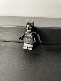 Batman minifigure black suit yellow belt LEGO DC Comics Batman 70815 76011 76013