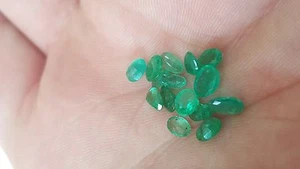 16 smeraldi brasiliani verdi estratti dalla terra naturale forma marchesa 3,99 tcw - Foto 1 di 2