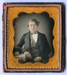 1/6 PLATE DAGUERREOTYPE PHOTO OF A MAN & "289 HOLMES BROADWAY" STAMPED ON MAT - Picture 1 of 3