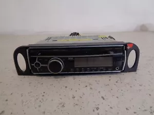CLARION CZ102EG RADIO STEREO CD PLAYER AUX HEAD UNIT - Picture 1 of 3