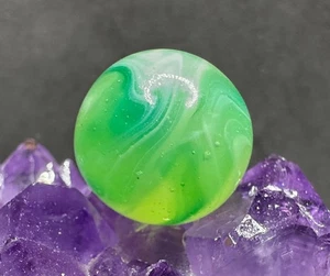 Beautiful Vintage Akro Agate Limeade Corkscrew Marble UV Reactive - .67" - Picture 1 of 8