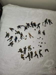 Tamiya 1/35 WWII German and US Soldiers Lot of 25 Figures - Picture 1 of 12