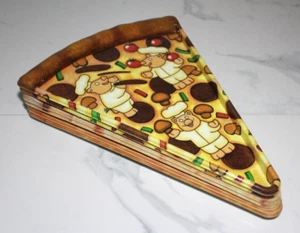 Juego de 6 platos de plástico con forma de pizza de malva Debra de colección con varios diseños - Imagen 1 de 5