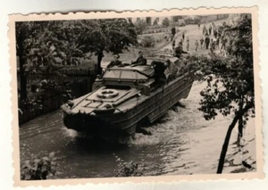 Foto NVA Soldaten mit BAW Schwimmwagen Hochwasser Ostritz 1958 Oberlausitz (101) - Picture 1 of 2