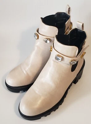 Nicole Miller Mujer’s 7 Marfil Imitación Cuero Suela Chelsea Tobillo Y2K Botas  Foto 1 de 4