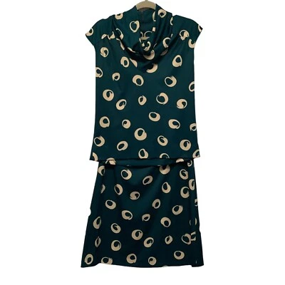 Conjunto Falda Mujer Mediana Hecha a Mano Verde con Círculos Blancos Manga Corta De Colección Foto 1 de 4