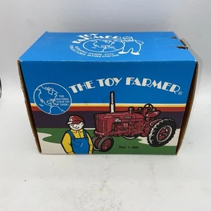Ertl Farmall Super M-TA 11-2-91 National Farm Toy Show 1/16 Scale WITH COA - Picture 1 of 7
