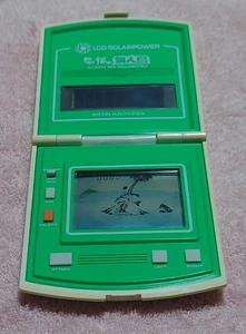 Reloj de Juego Deserted Island Probado Portátil LCD Raro De Colección - Imagen 1 de 4