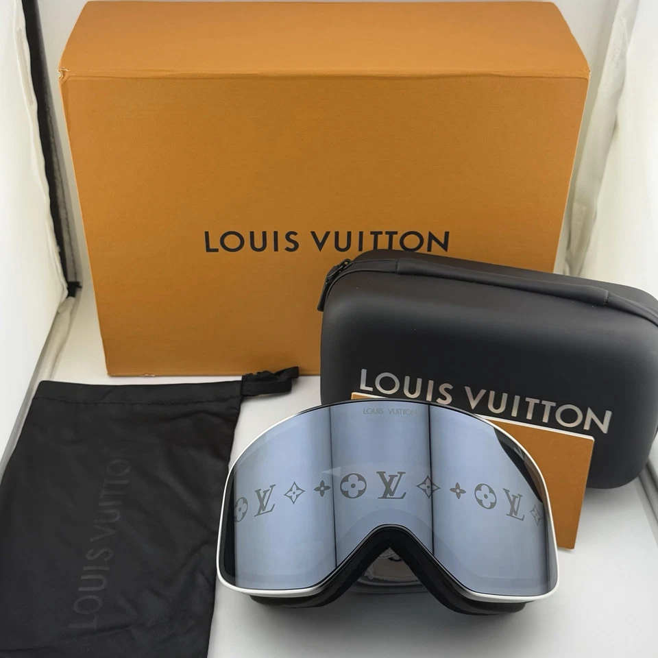White LOUIS VUITTON, LV Snowfall Ski Mask Brand New Authentic - Image 1 of 4